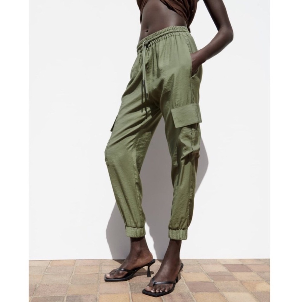 Zara Elastic Waist Cargo Pants